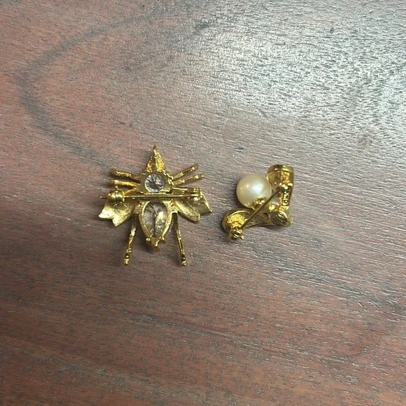 Vintage bee pins 🐝 - Picture 4 of 4